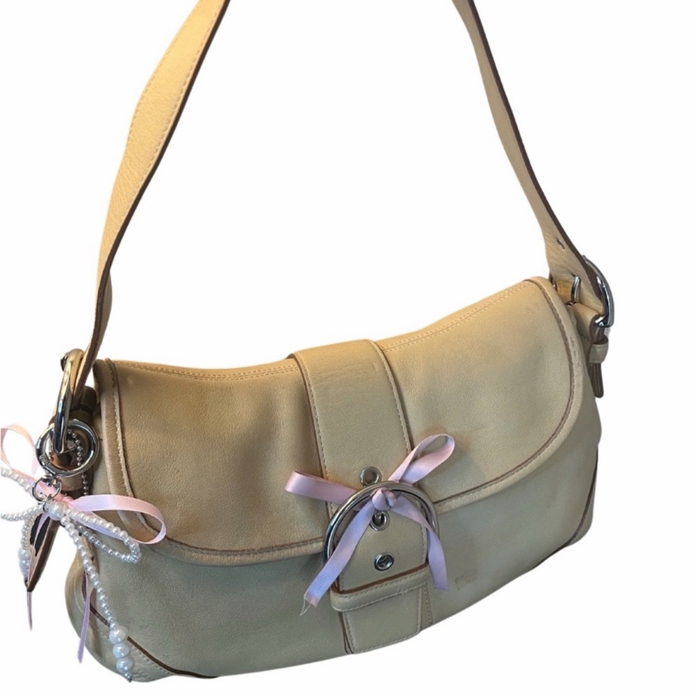 🔥 Vintage Coach Soho Flap Bag 9248 –Y2K 2003 Buckle Shoulder Bag | Beige Leather - Picture 2 of 11